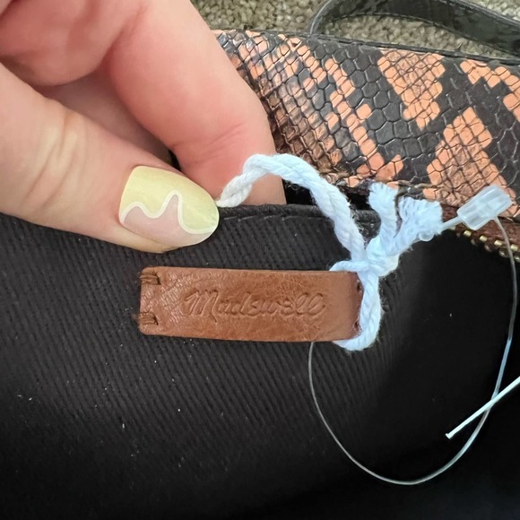The Transport Camera Bag: Colorblock Snake Embossed Leather
MADEWELL - Picture 7 of 10